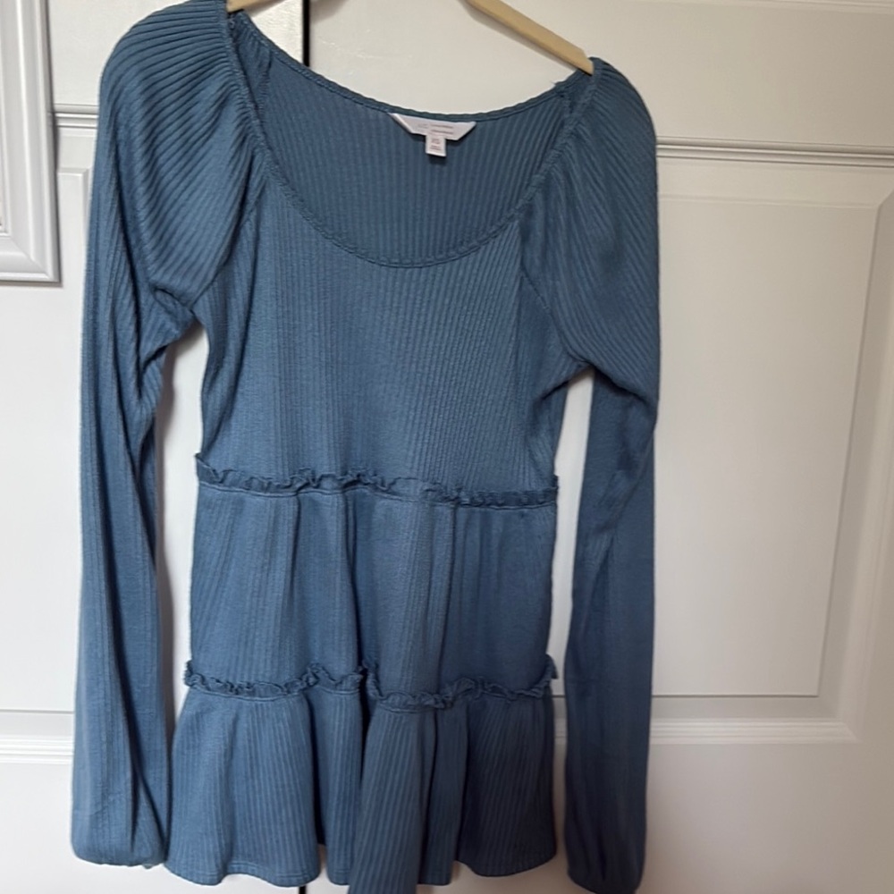 LC Lauren Conrad Blue Tiered Ribbed Blouse